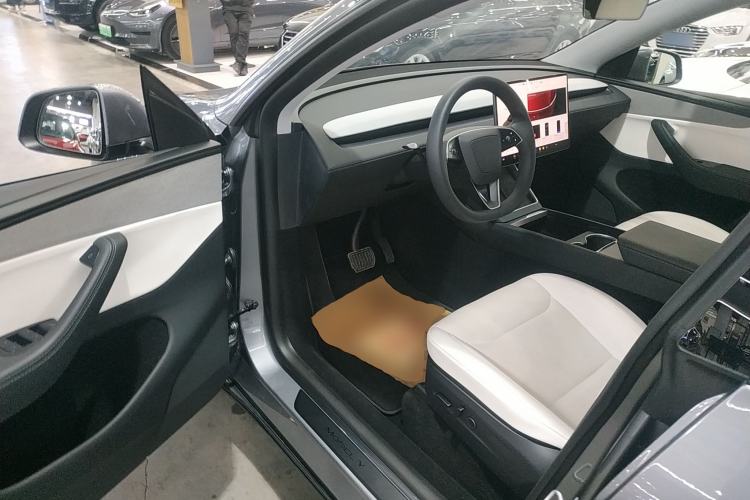 Used Tesla Model Y 2025 Rear-Wheel-Drive Version