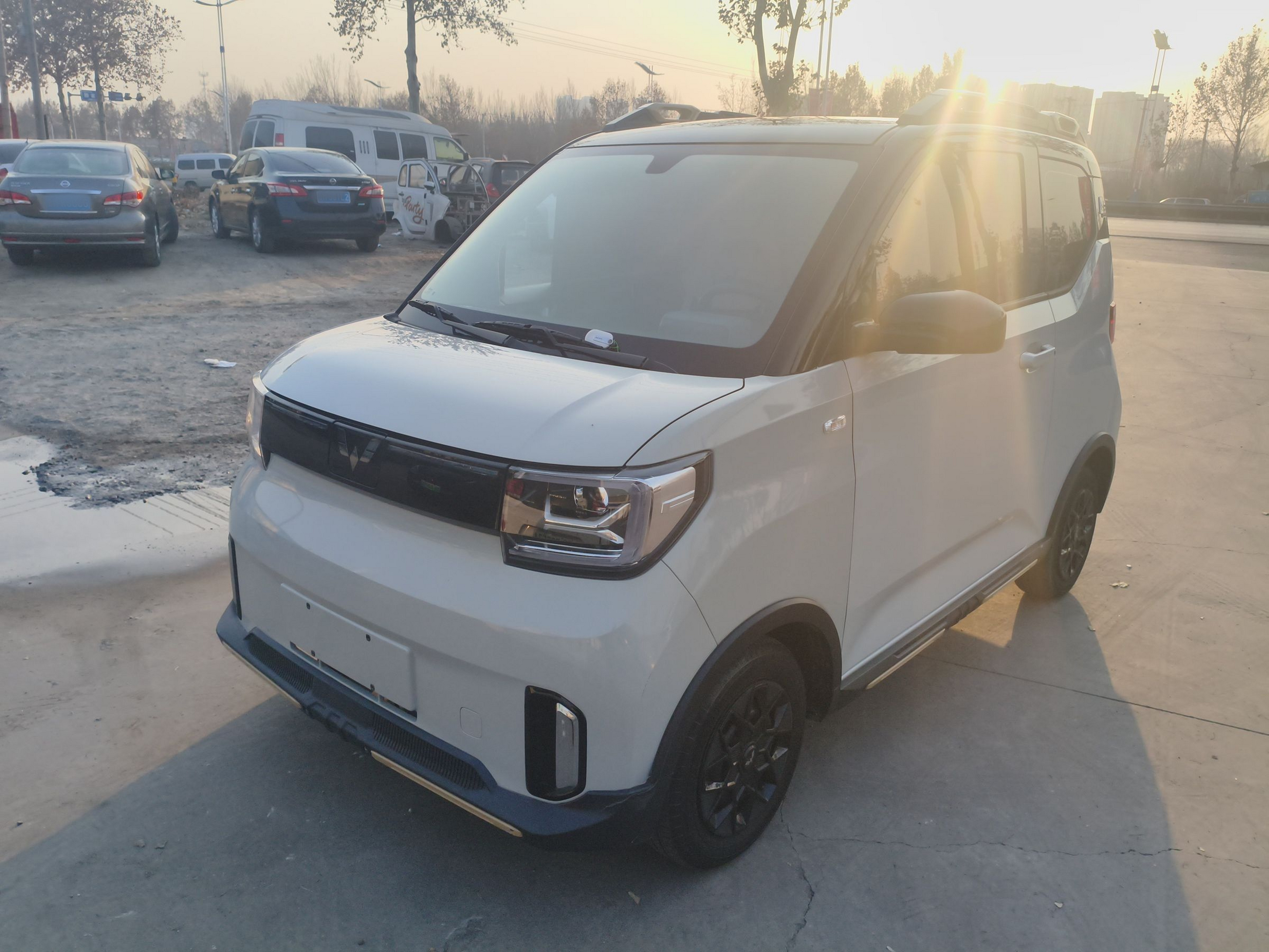 تحت مقدمة السيارة