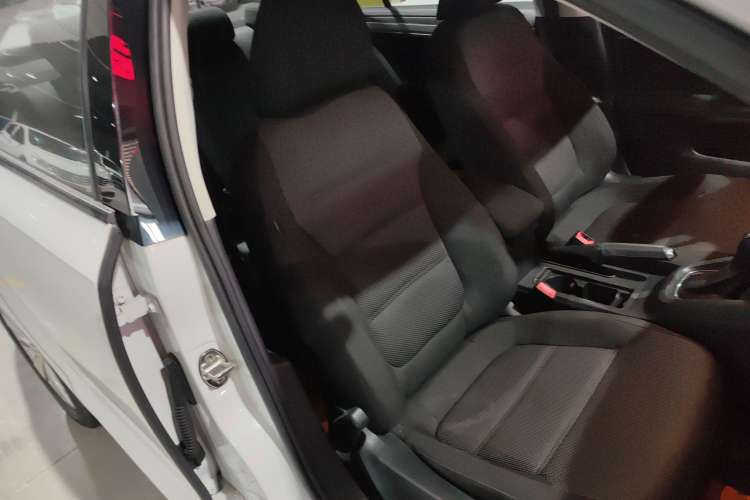 Used Volkswagen Sagitar 2018 1.6L Automatic Fashion Model