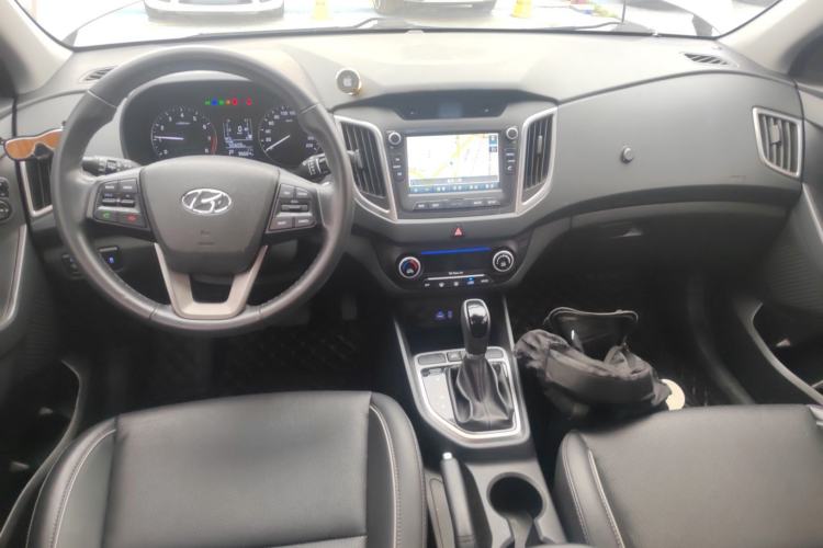 Used Hyundai ix25 2015 1.6L Automatic Two-Wheel-Drive Deluxe DLX Model
