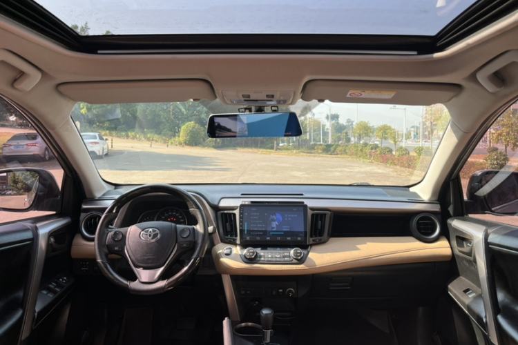 Used Toyota RAV4 2016 2.0L CVT Two-Wheel Drive Fashion Edition China V Standard
