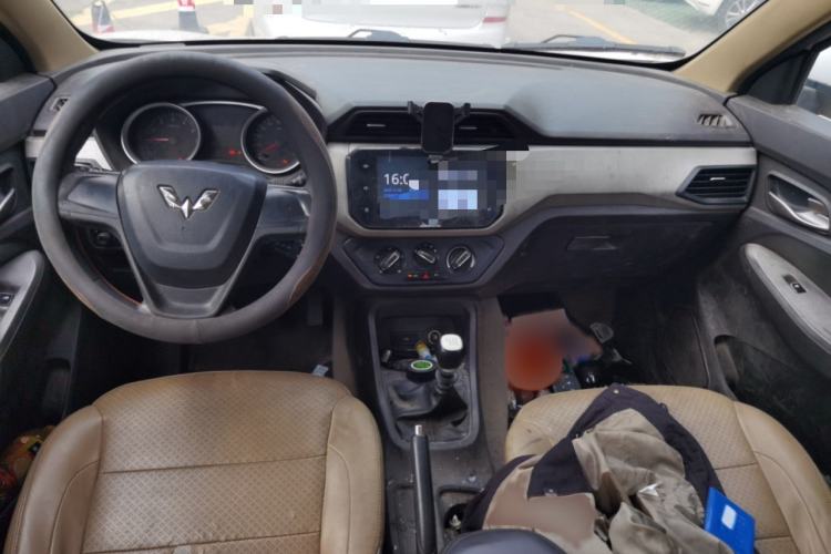 Used Wuling Hongguang 2019 1.5L S Comfort Edition China VI LAR
