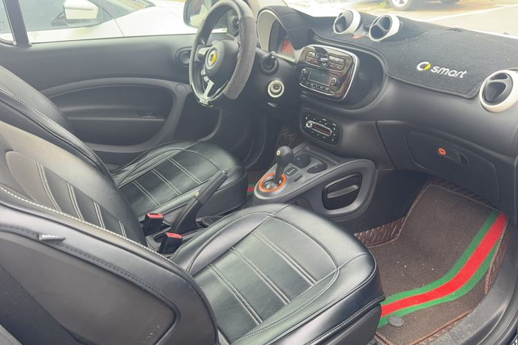 Used  fortwo 2015 1.0L 52 kW hardtop Dynamic version
