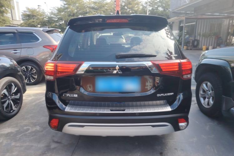 Used Mitsubishi Outlander 2019 2.4L 4x4 Zhi Xiang Edition 7 Seats China VI Standard
