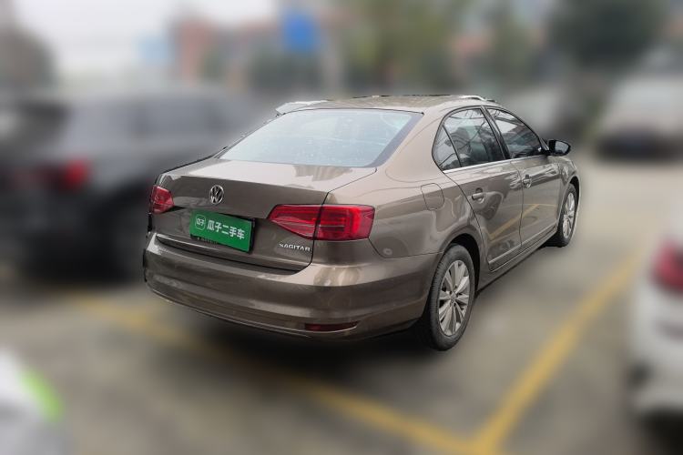 Used Volkswagen Sagitar 2015 1.6L Manual Comfort Model
