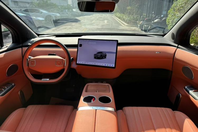 Used  E07 2025 All-Electric 4x4 90kWh Ultra High-Performance Edition
