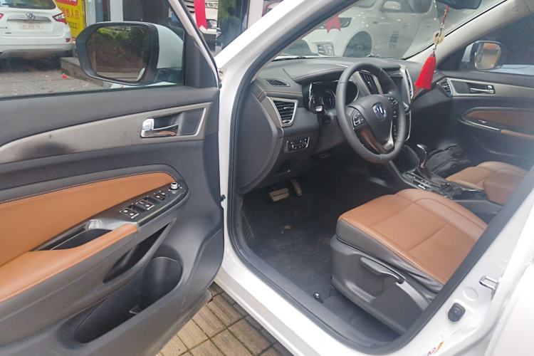 Used Changan CS75 2017 Shangkui Edition 1.5T Automatic Fengxiang Model
