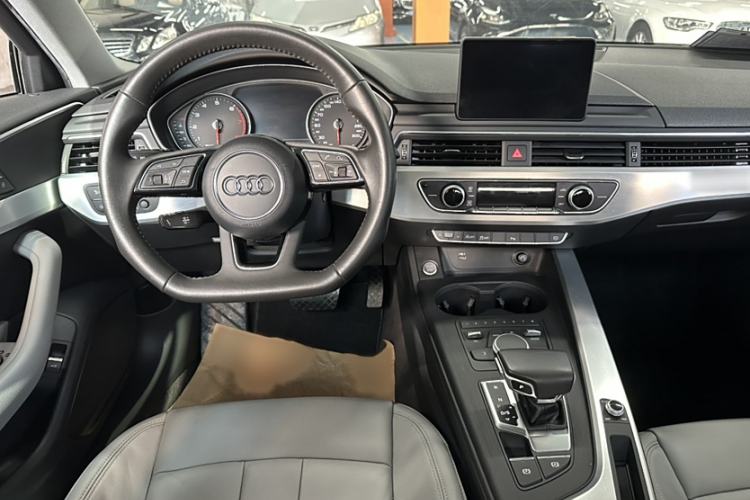 Used Audi A4L 2018 30th Anniversary Edition 45 TFSI quattro Individual Sport Edition
