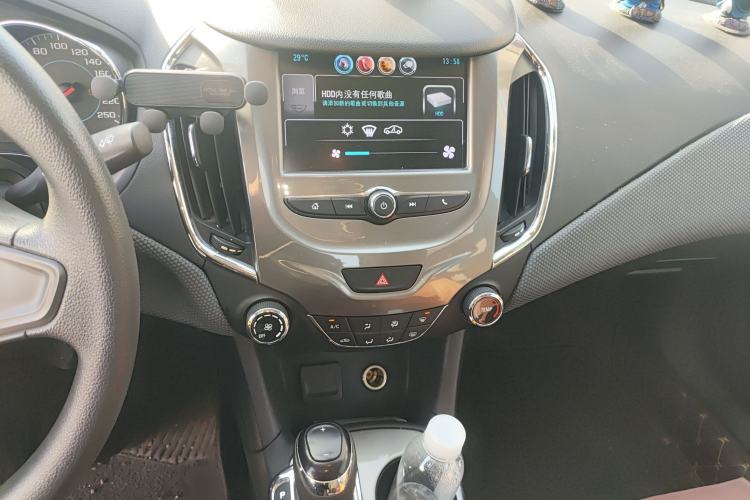 Used Chevrolet Cruze 2017 1.5L Automatic Pioneer Sunroof Edition
