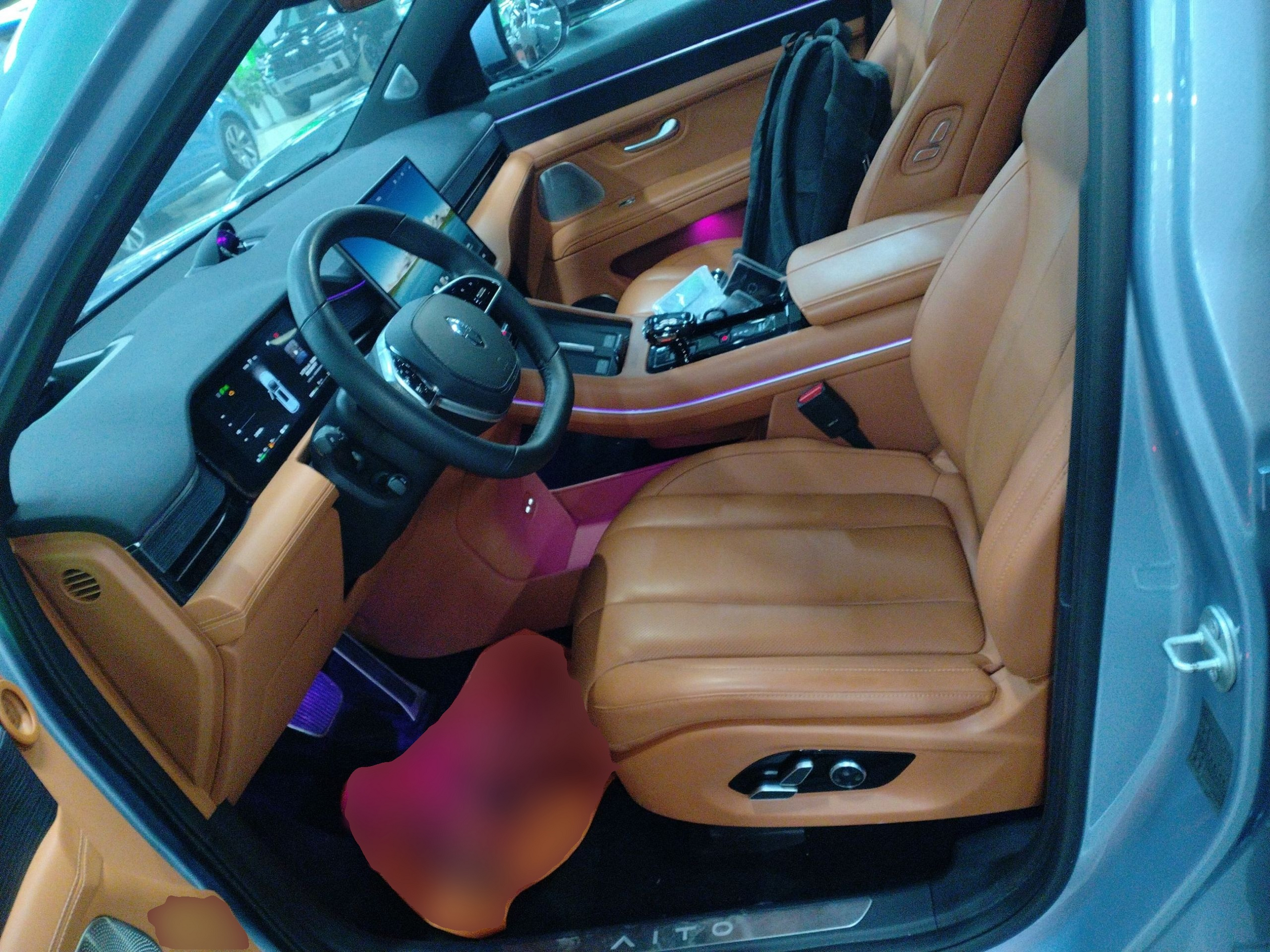 المقاعد الأمامية داخل السيارة