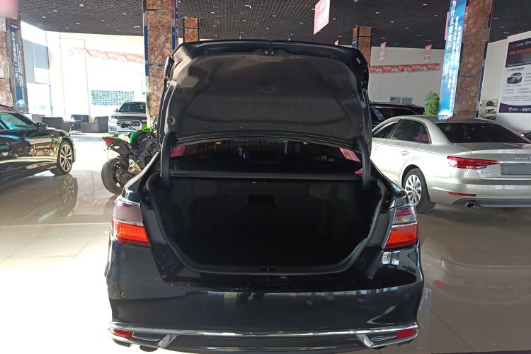 Used Toyota Camry 2016 2.5G 10th Anniversary Deluxe Navigation Edition
