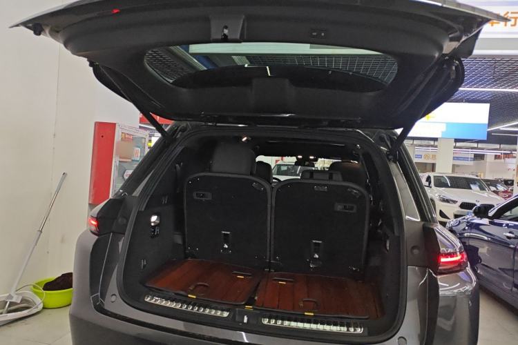 Used Li Auto L8 2023 Pro Model
