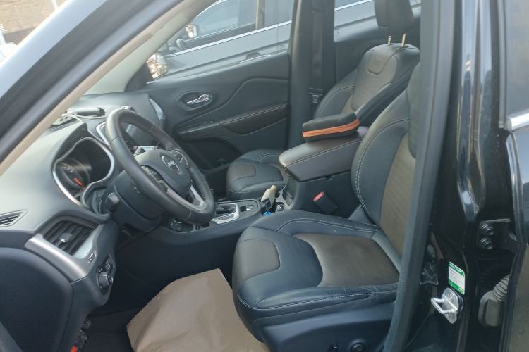 Used  Cherokee 2016 2.4L Leading Edition
