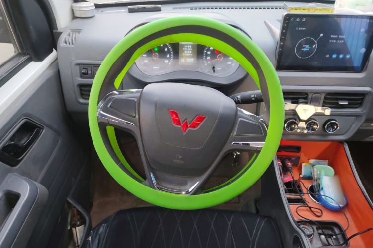 Used Wuling Yangguang 2024 300km Comfort-Grade Passenger Van 60kW
