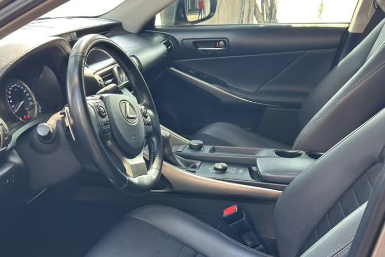 Used Lexus IS 2015 200T Leading Edition
