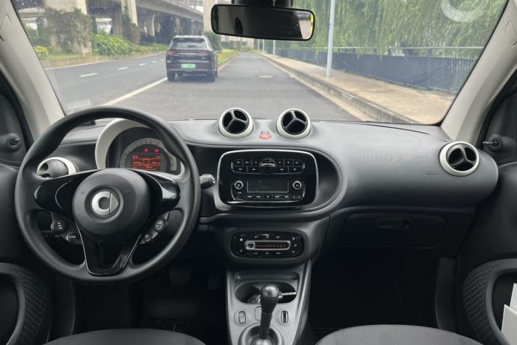 Used  fortwo 2015 1.0L 52 kW hardtop Dynamic version
