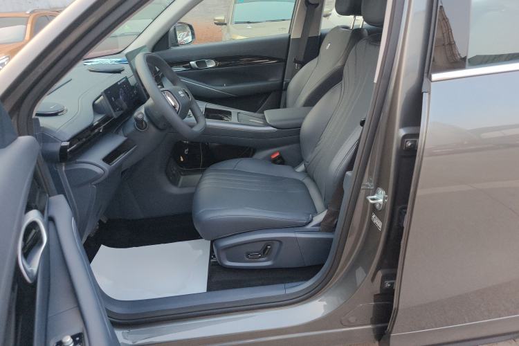 Used  E5 2024 440km Launch Edition
