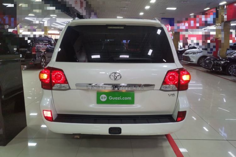 Used Toyota Land Cruiser 2015 4.0L V6 Middle East Low-Trim Version
