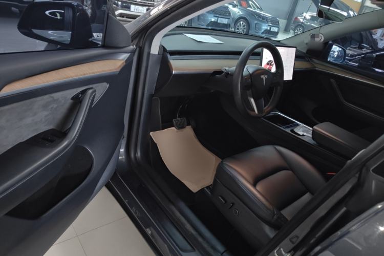 Used Tesla Model Y 2021 Long-Range All-Wheel-Drive Version
