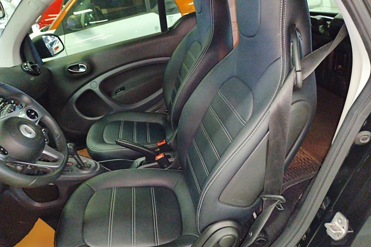 Used  fortwo 2019 0.9T 66kW Hardtop Wind Power Edition China VI
