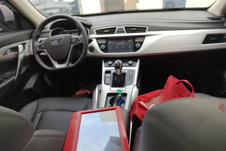 Used Geely Auto Emgrand X7 Sport 2018 2.0L Manual Two-Wheel Drive Zhiya Version
