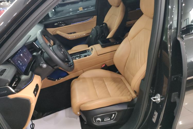 Used Lynk & Co 09 2021 2.0T Halo Six-Seater
