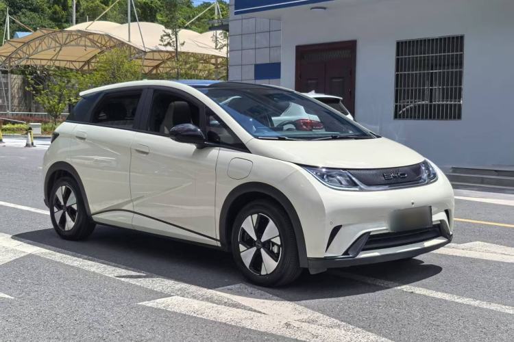 Used BYD Dolphin 2023 420 km Fashion Edition
