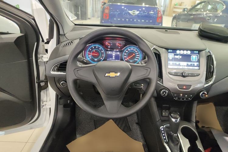 Used Chevrolet Cruze 2018 320 Automatic Pioneer Sunroof Edition
