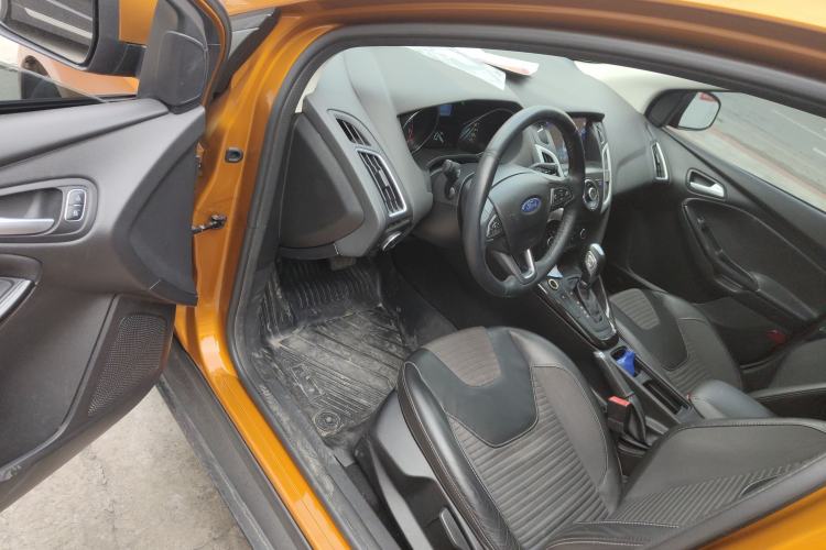 Used Ford Focus 2015 Hatchback EcoBoost 125 Automatic Supreme Style Edition