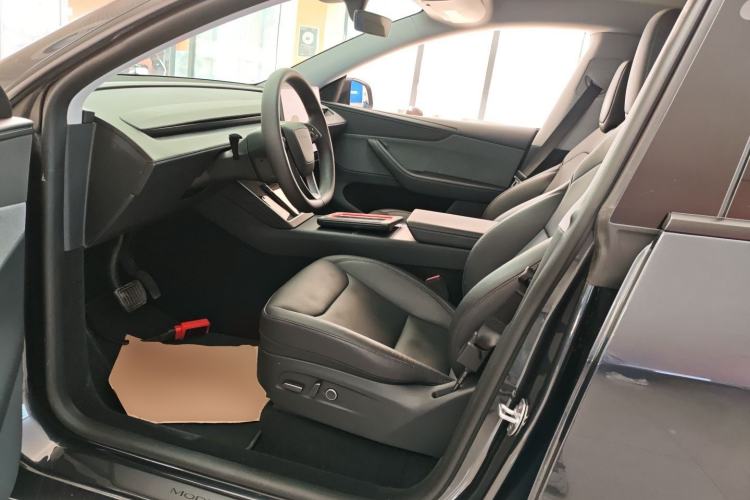 Used Tesla Model Y 2025 Rear-Wheel-Drive Version