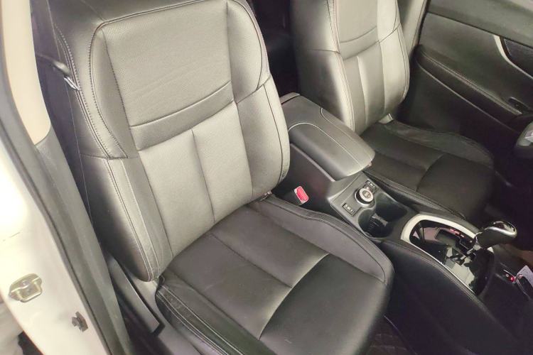 Used Nissan X-Trail 2017 2.5L CVT Leading Edition 4WD
