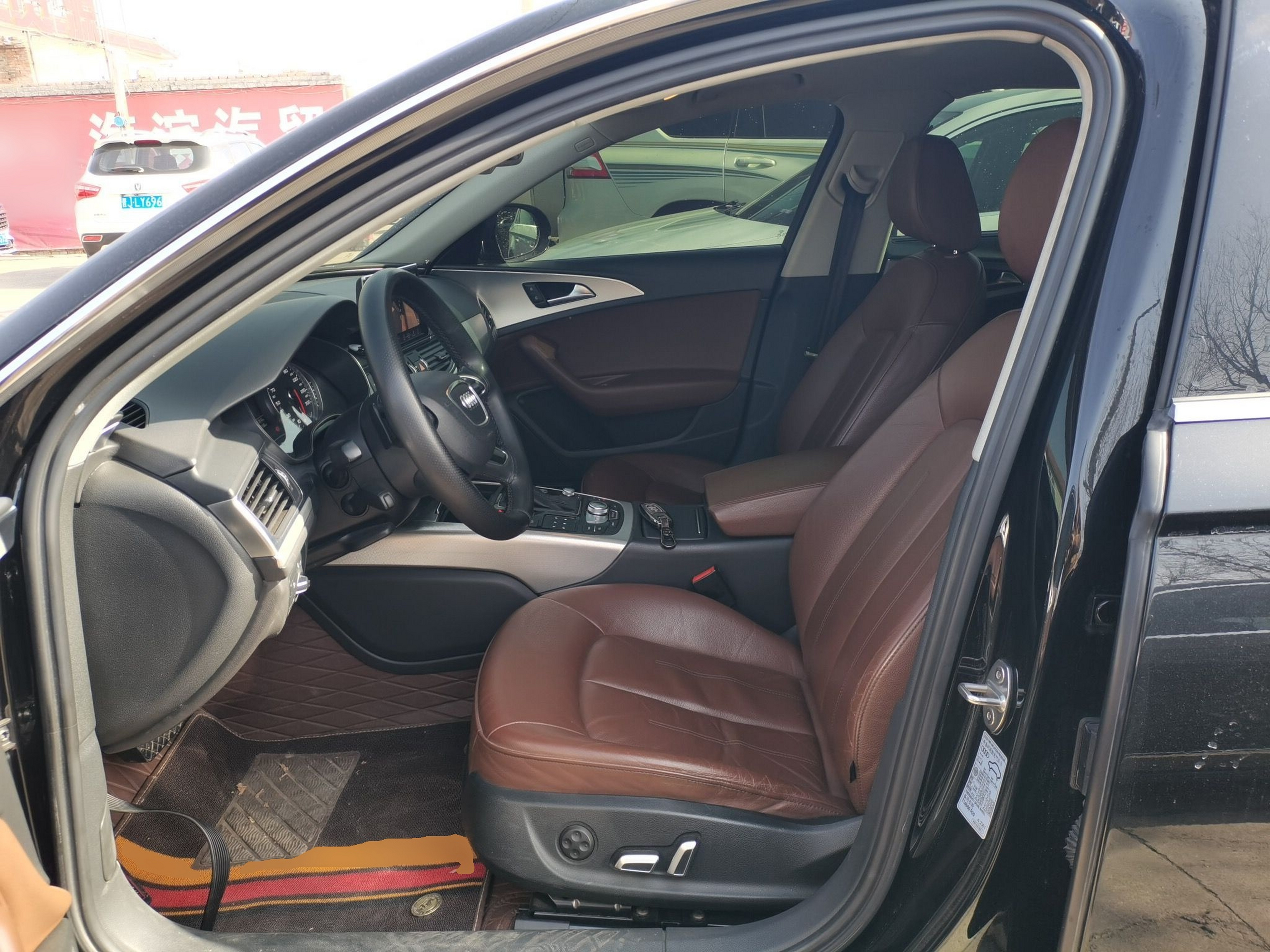 Переднее сиденье в автомобиле