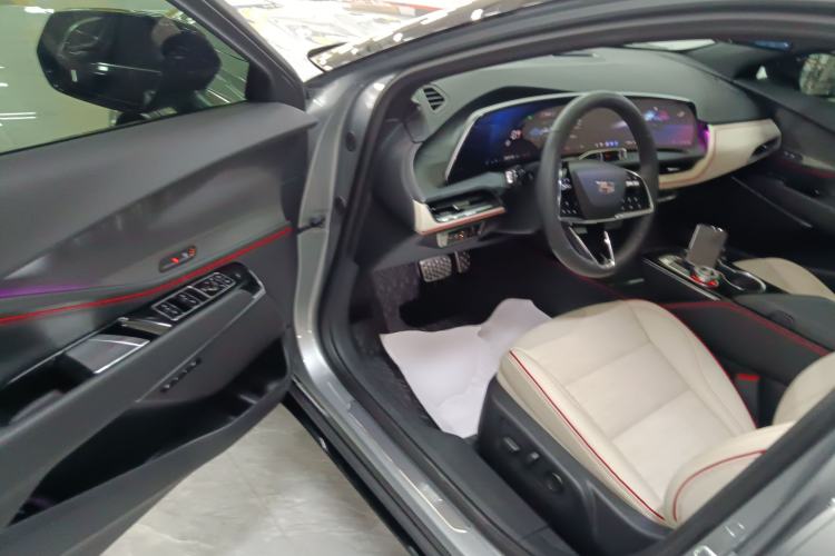 Used Cadillac GT4 2023 25T Luxury Model
