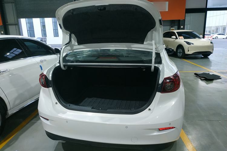 Used Mazda Mazda 3 Axela 2017 Sedan 1.5L Manual Comfort Model Emission Standard China V
