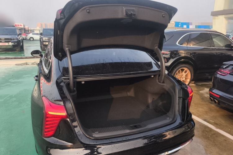 Used Hongqi H5 2023 2.0T Automatic Smart Connect Flagship Edition
