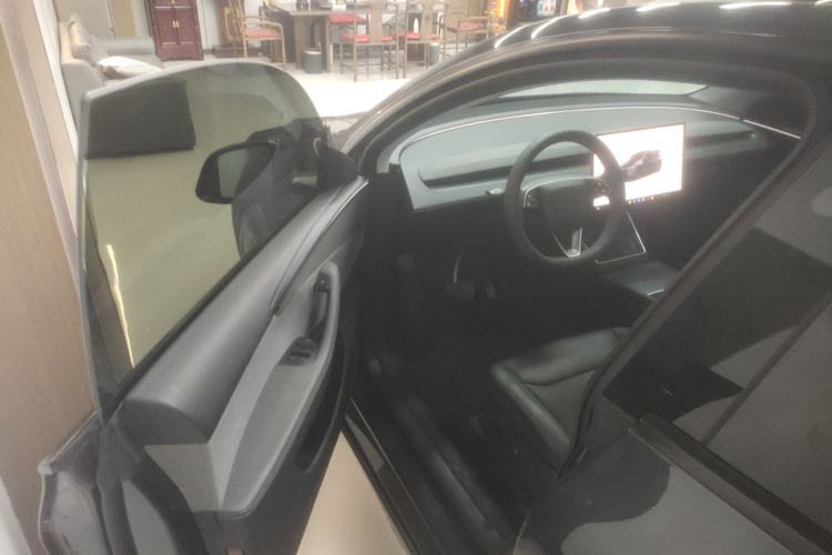 Used Tesla Model Y 2025 Rear-Wheel-Drive Version
