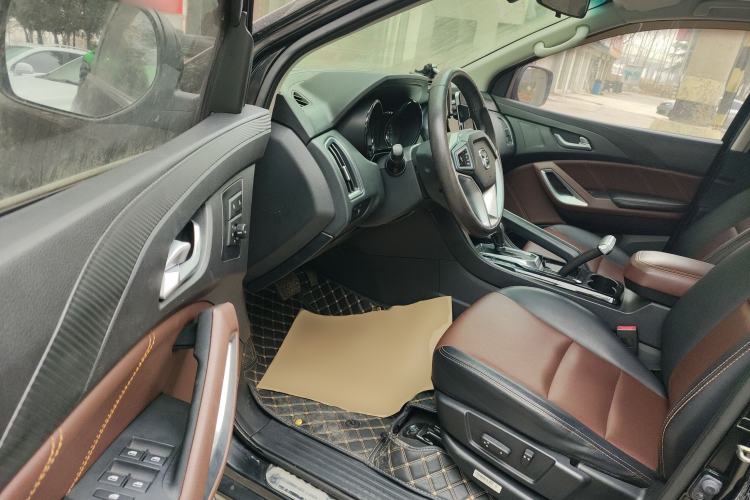 Used JMC Yusheng S350 2016 2.0T Automatic 2WD Gasoline Luxury Version with Sunroof 7 Seats
