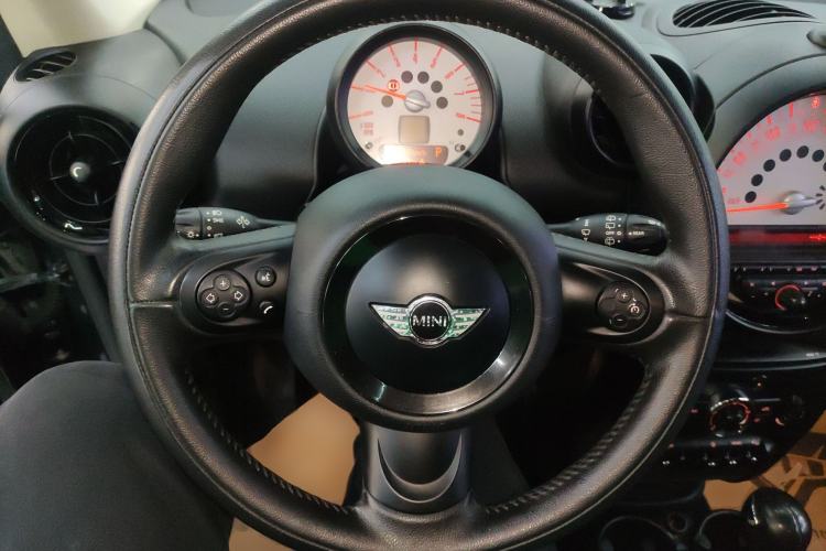 Used  Countryman 2011 1.6L COOPER Fun
