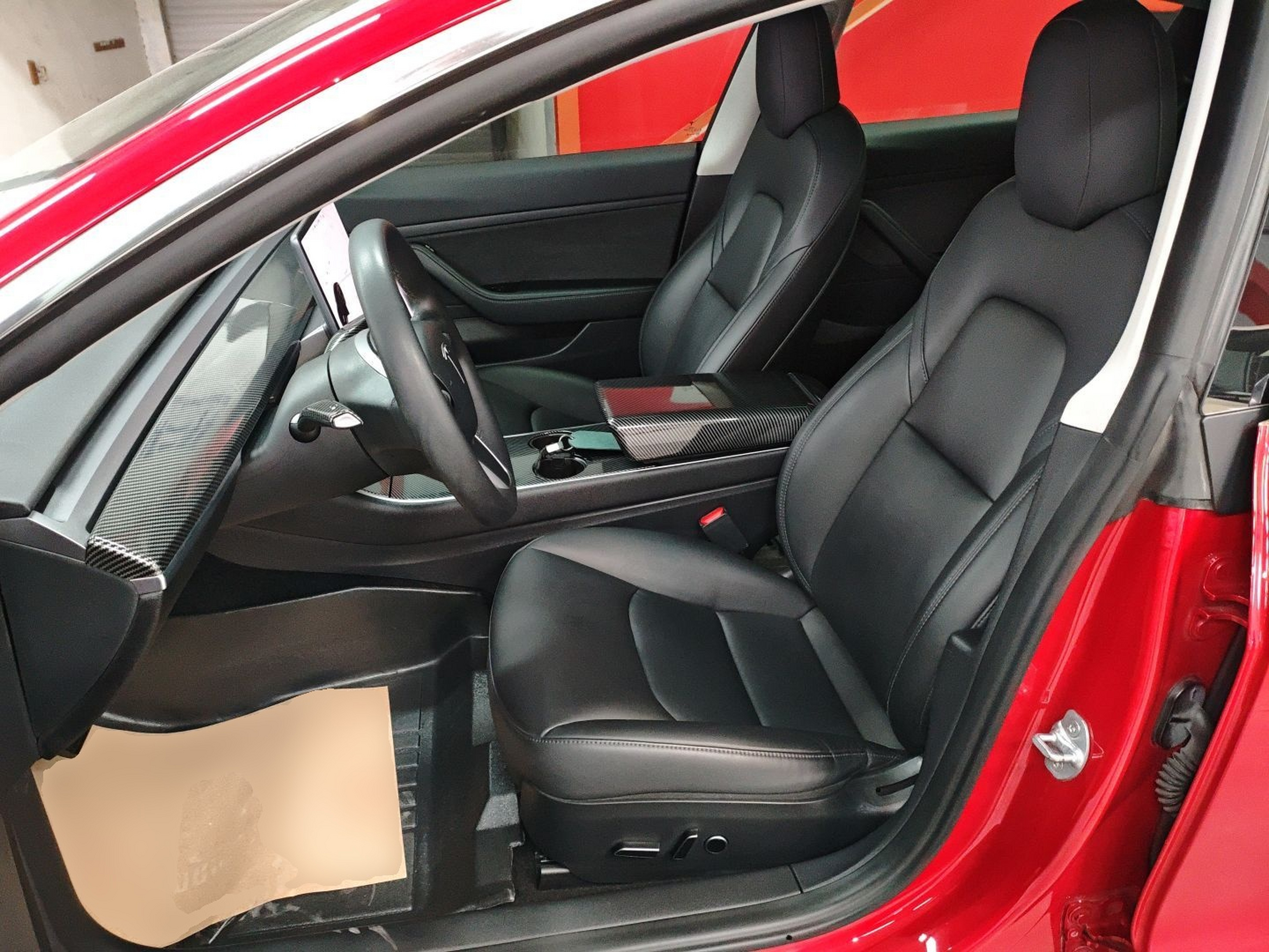 Переднее сиденье в автомобиле