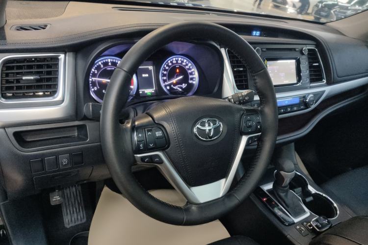 Used Toyota Highlander 2018 2.0T Four-Wheel Drive Luxury Edition 7 Seats China V Emission Standard
