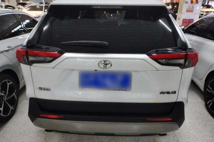Used Toyota RAV4 2023 2.0L CVT Two-Wheel Drive Fashion Plus Edition
