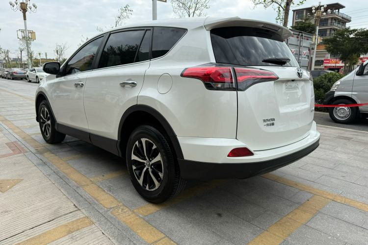 Used Toyota RAV4 2016 2.0L CVT Two-Wheel Drive Fashion Edition China V Standard