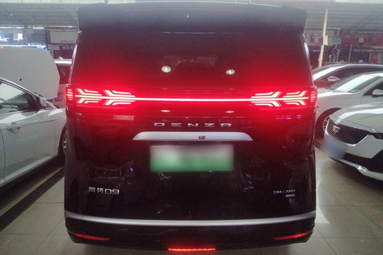 Used Denza D9 2025 DM-i Intelligent Drive 1020 Four-Wheel Drive Prestige Model