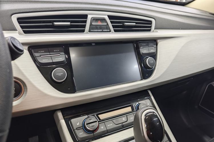 Used Geely Auto Emgrand X7 Sport 2018 1.8TD Automatic Two-Wheel Drive Smart Connect 4G Internet Edition
