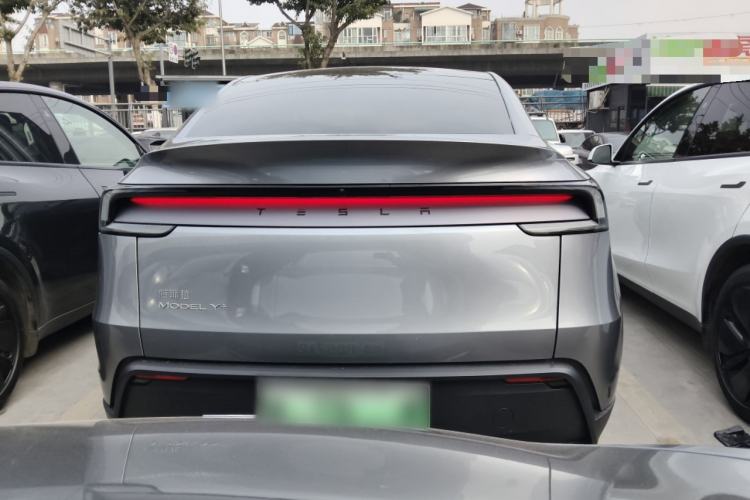 Used Tesla Model Y 2025 Long-Range All-Wheel-Drive Version