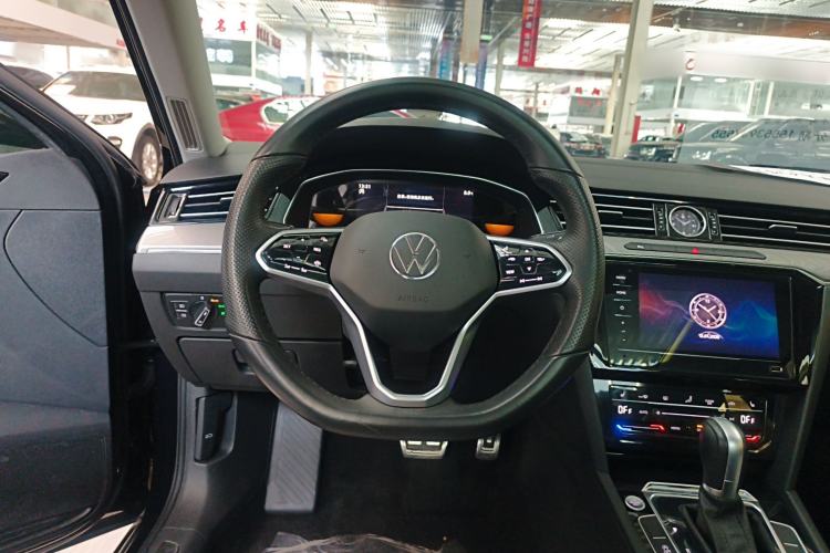 Used Volkswagen Magotan 2023 2 Million Units Limited Edition 330TSI DSG Leading Version
