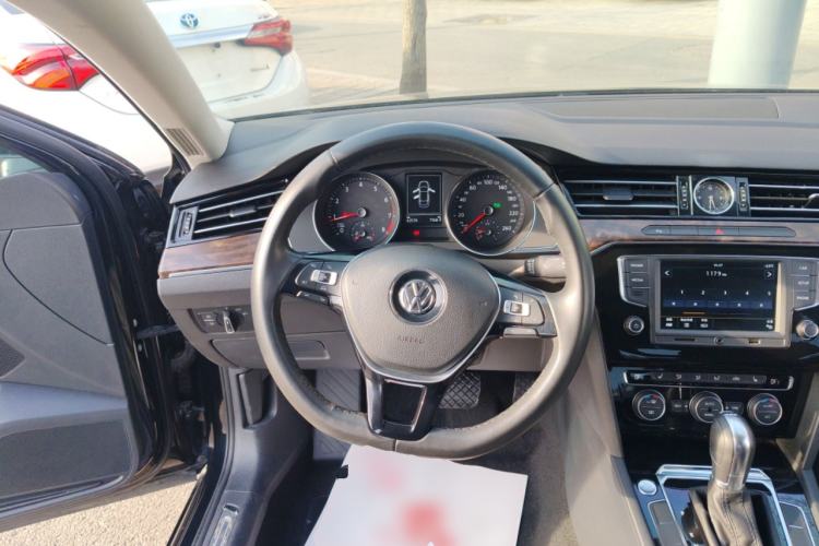 Used Volkswagen Magotan 2017 330TSI DSG Luxury Model
