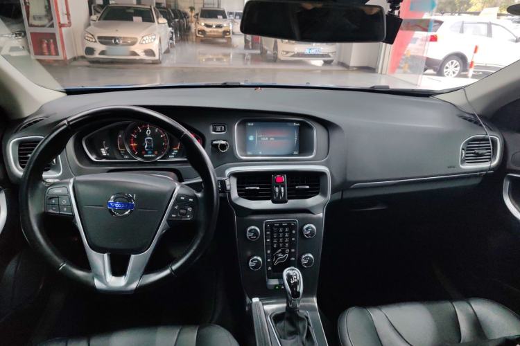 Used Volvo V40 2016 T3 Zhiyi Edition
