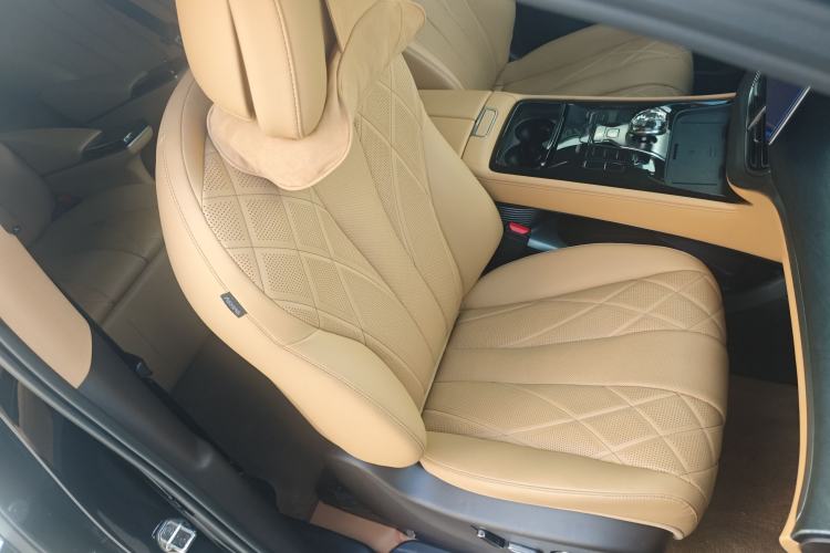 Used Denza D9 2025 DM-i Smart Drive 1020 Four-Wheel Drive Premium Model
