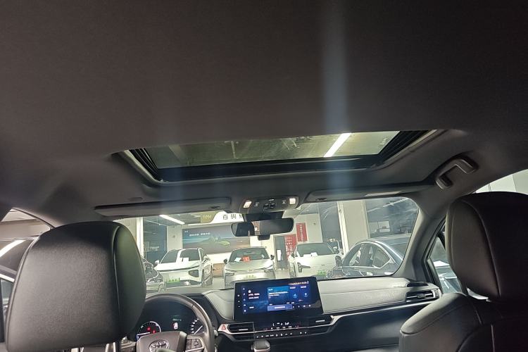 Used Toyota Sienna 2023 2.5L Hybrid Deluxe Edition
